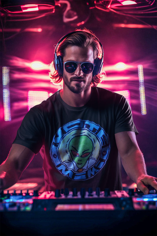 Alien Medallion by Gomba - Unisex Classic Crewneck T-Shirt